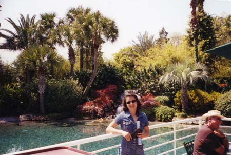 AlinaEnjoyingSeaworldBeauty_200403