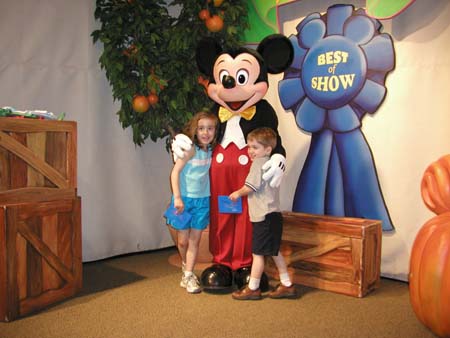 Florida2004_BY_SydneyAndAvynHugMickeyMouse