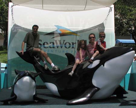 Florida2004_CJ_AlairysFamilyOnShamuStatue