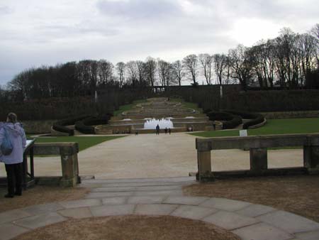 078GoodyearVisitJan2004_AlnwickGarden