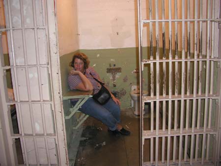 SanFrancisco200409_26_JenInAlcatrazCell