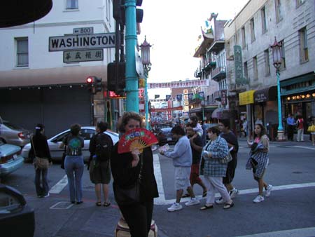 SanFrancisco200409_45_JenInChinatownWithFan