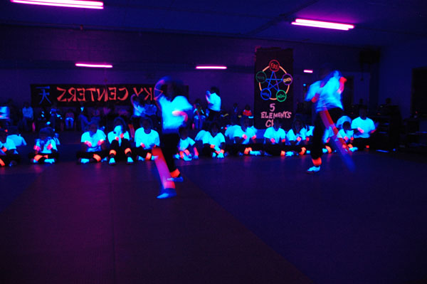 SkyCenters2005LightShow13_WalkLikeEgyptianB