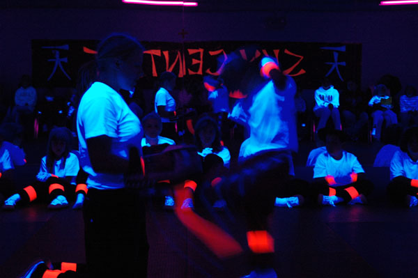 SkyCenters2005LightShow28_Avyn