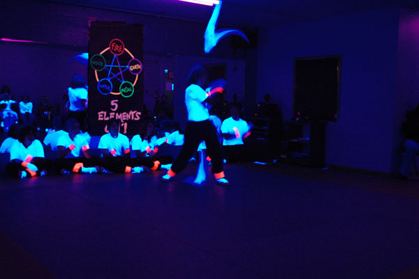 SkyCenters2005LightShow32_StaffWithFlags