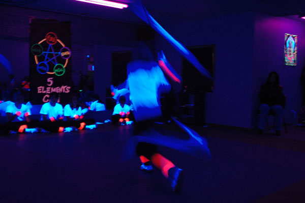 SkyCenters2005LightShow35_StaffWithFlags